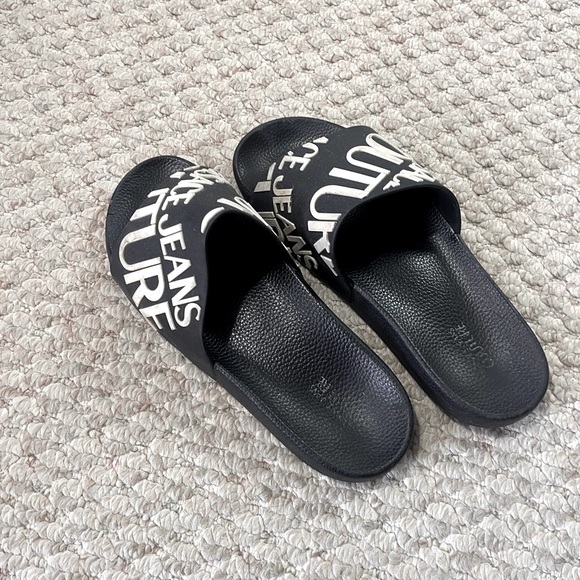 Men’s slides size 9 - Picture 2 of 2